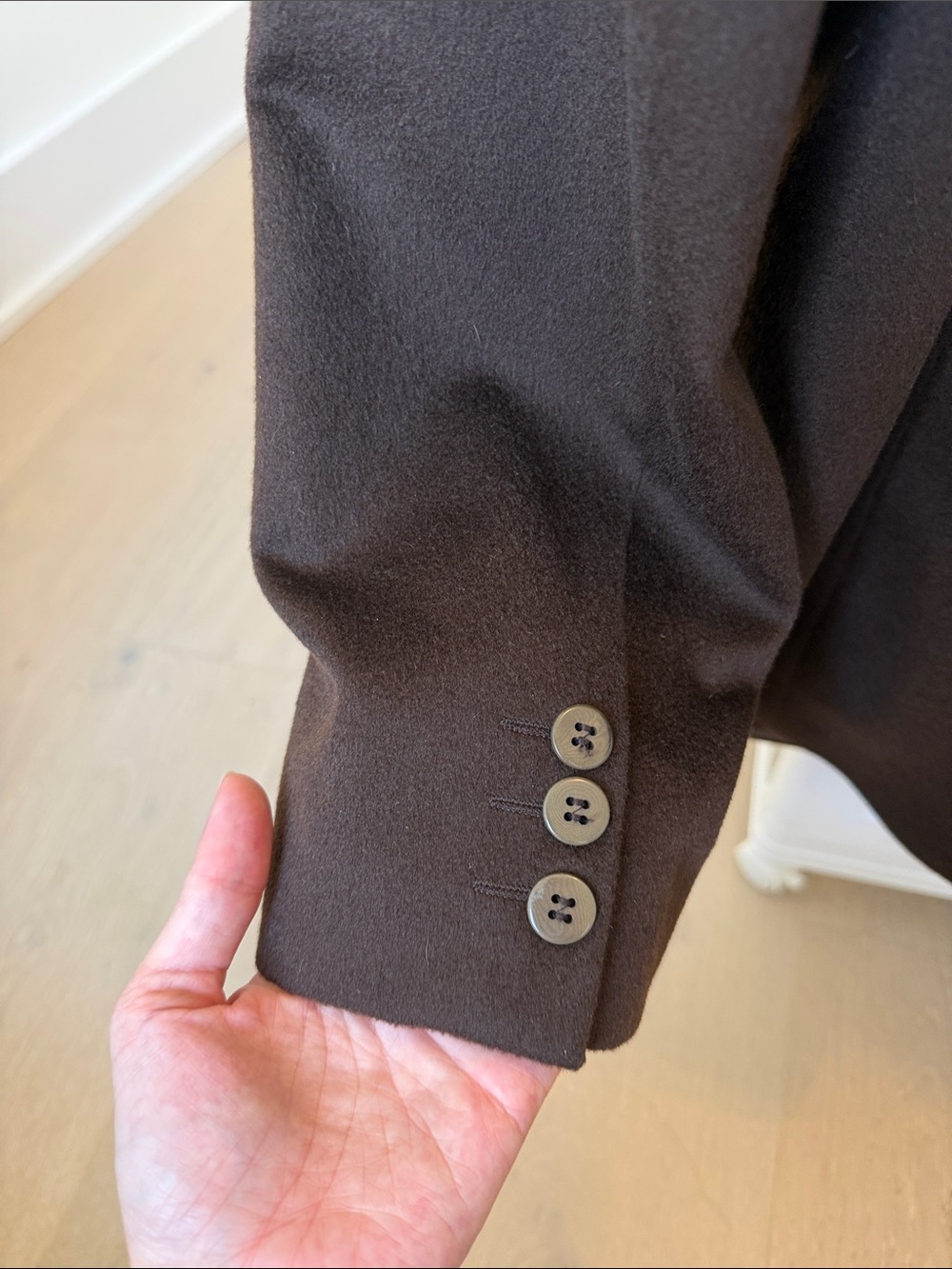 Giorgio Armani Cashmere Chocolate Brown Single-Button Blazer - Picture 3 of 3